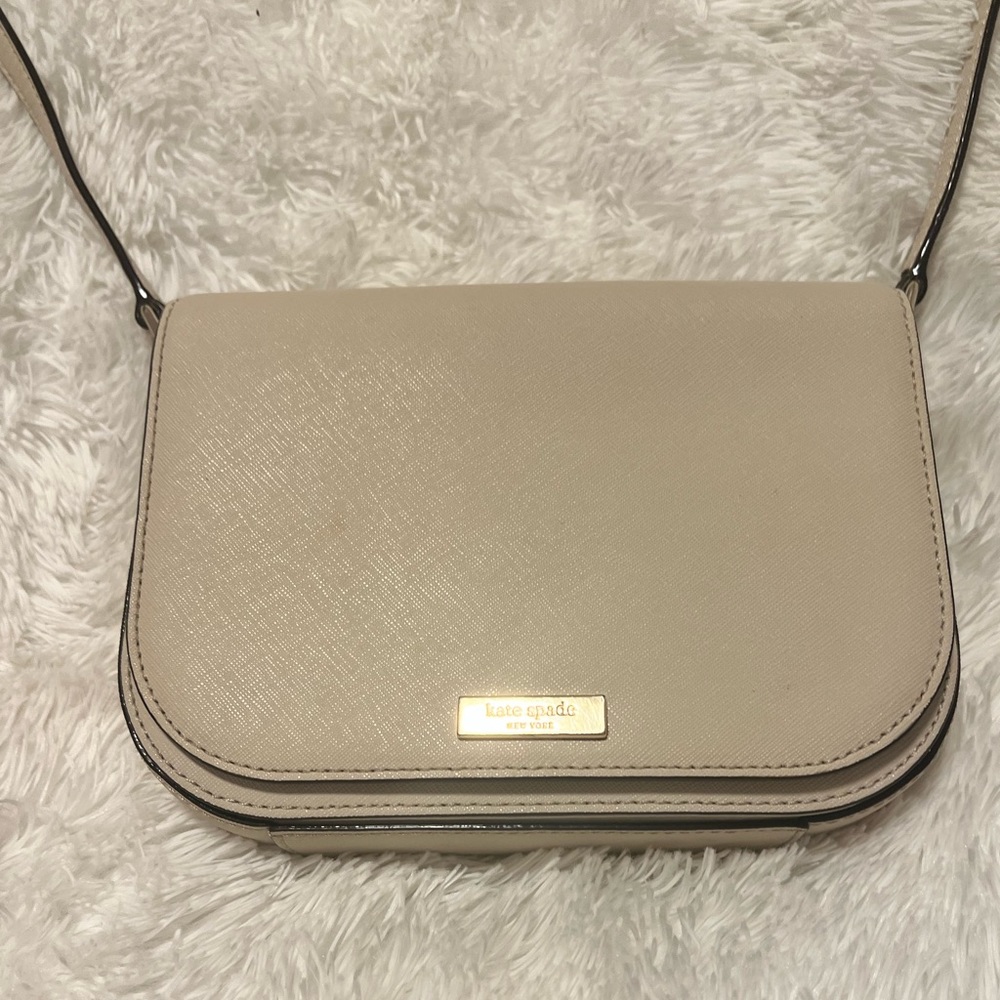 Kate Spade crossbody Beige color ladies bag! Great condition.